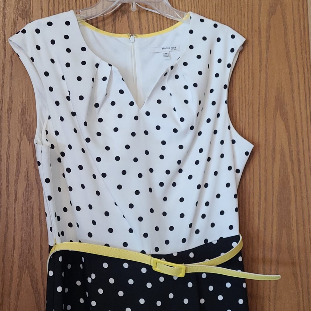 Dress - Picture 2 of 4